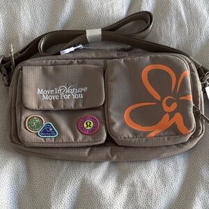 lululemon multi pocket crossbody nwt
